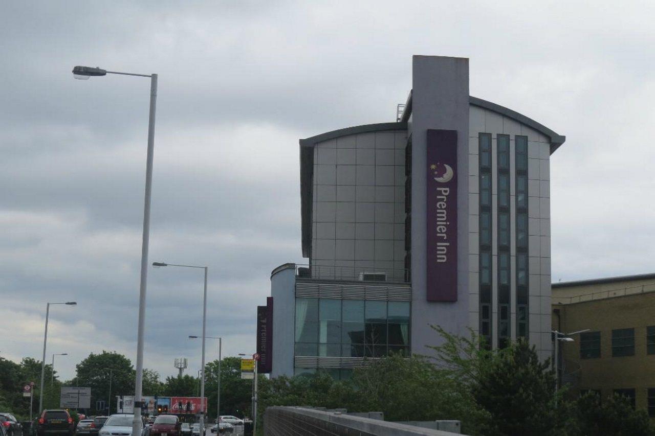 Premier Inn London Wimbledon South Exterior foto